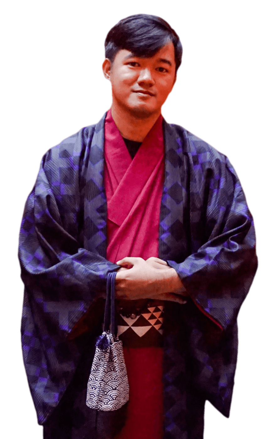 Agung Nursatria Banyuwiguna in a kimono at Fushimi Inari